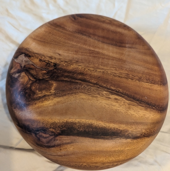 Acadia wood bowl with pineapple shaped salad server. - Picture 3 of 6